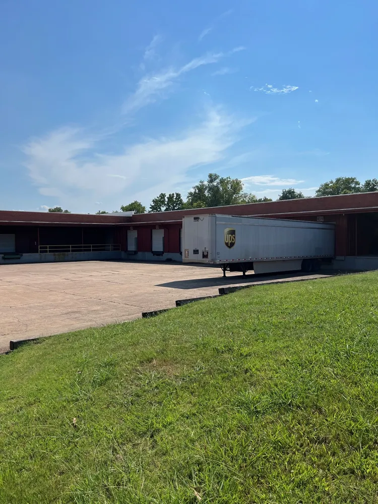 Fulmer Logistics warehouse facility in Memphis, Tennessee with pallet storage
